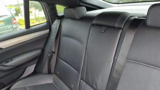 BMW X4 view 9