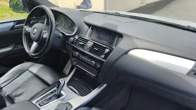 BMW X4 view 10