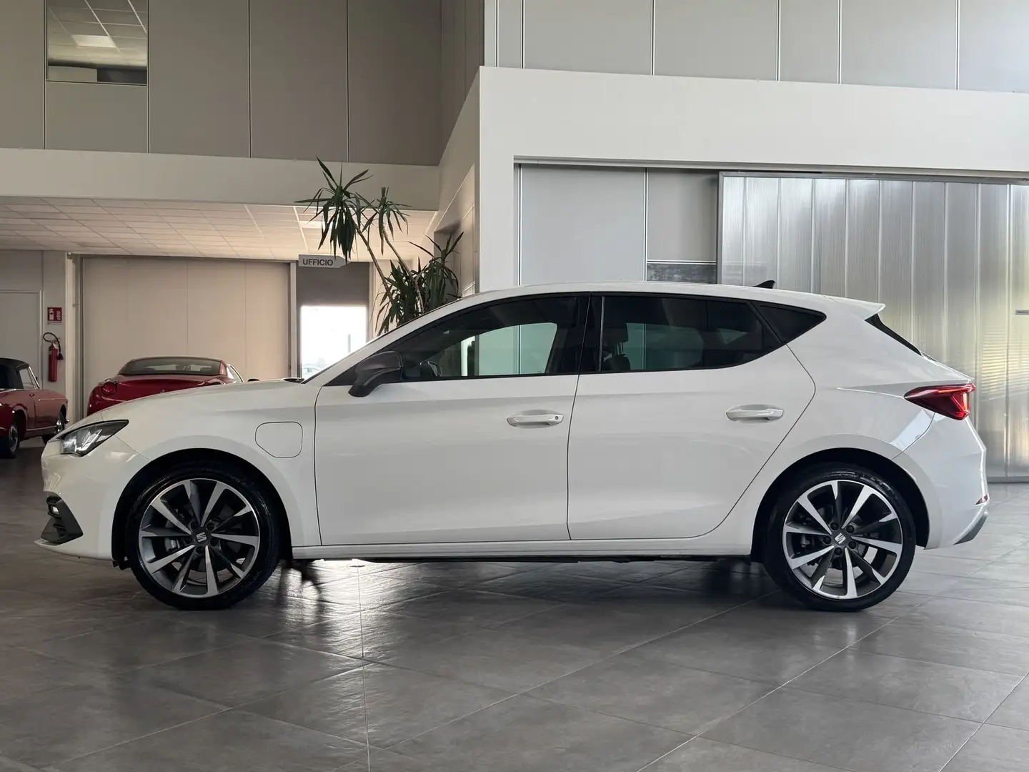 SEAT Leon 1.4 e-HYBRID 204 CV DSG FR Weiß - 2
