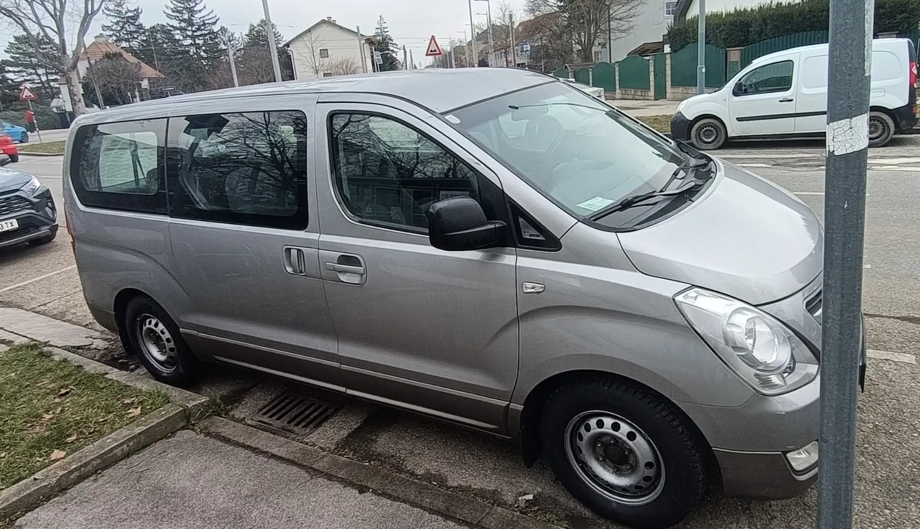 Hyundai H-1 2.5 CRDi Travel Trend - 2