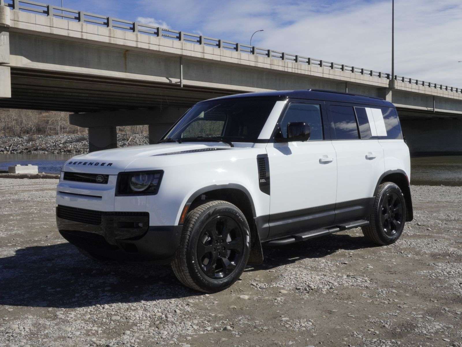 2026 Land Rover Defender 110 P400 S - $5,596 IN DEMO SAVINGS!