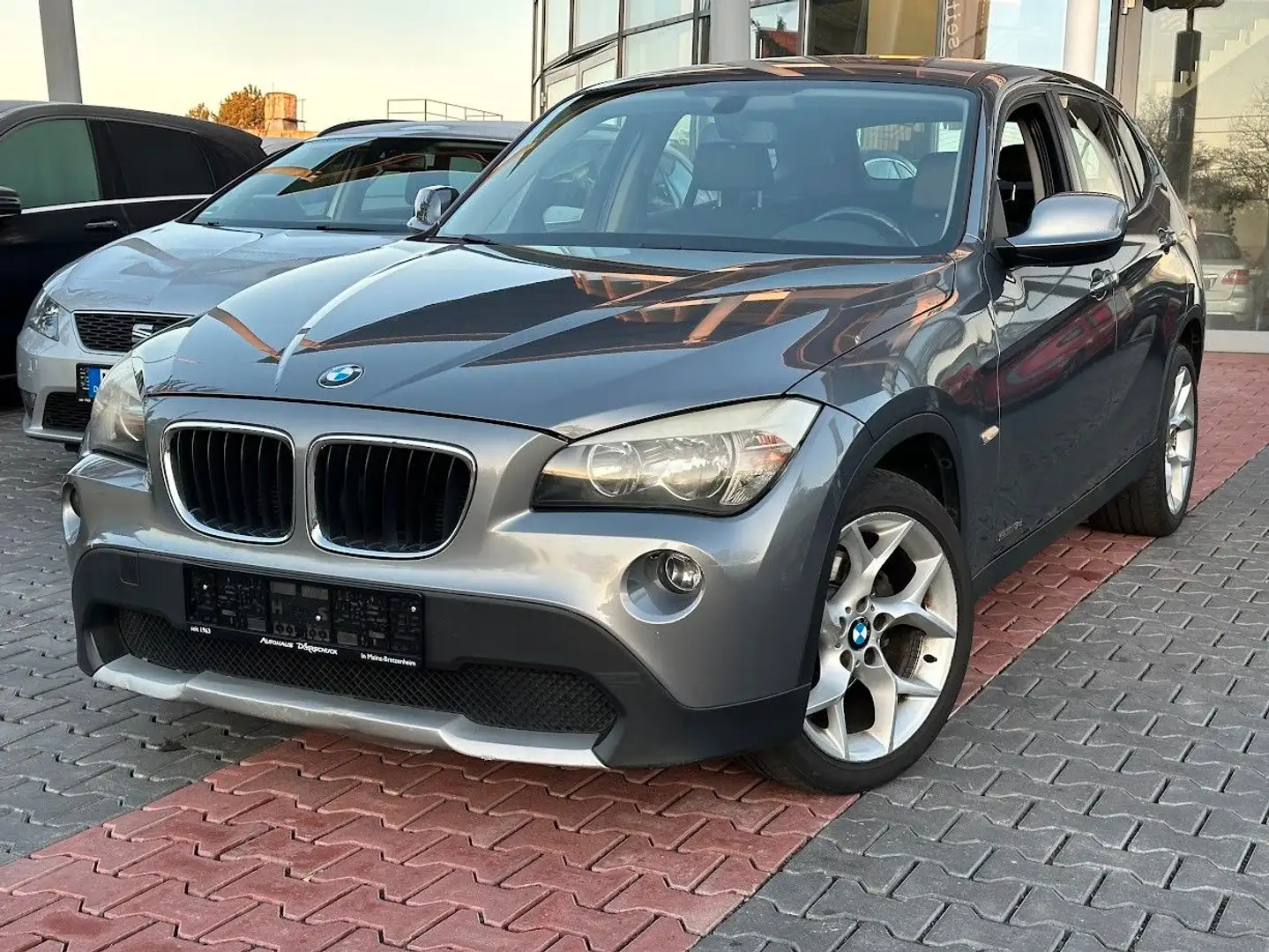 BMW X1 18d sDrive Automatik Becherhalter TÜV NEU Grey - 1