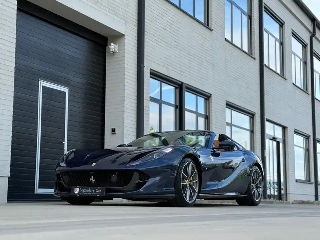 Ferrari 812 view 8