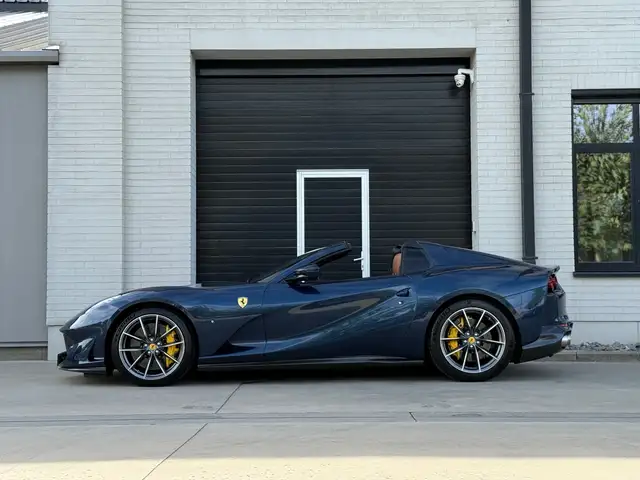 Ferrari 812 view 10