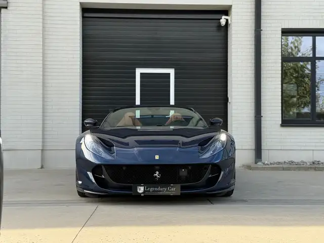 Ferrari 812 view 4