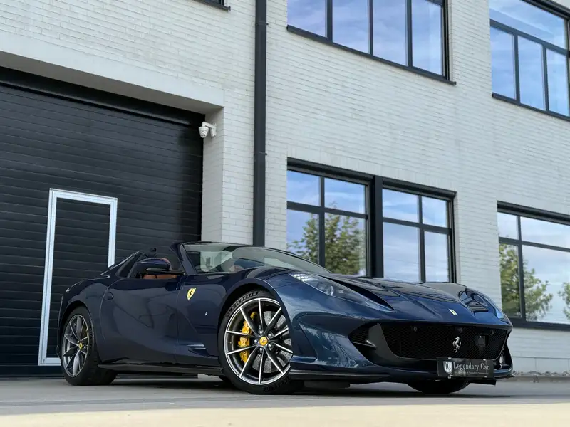 FERRARI 812