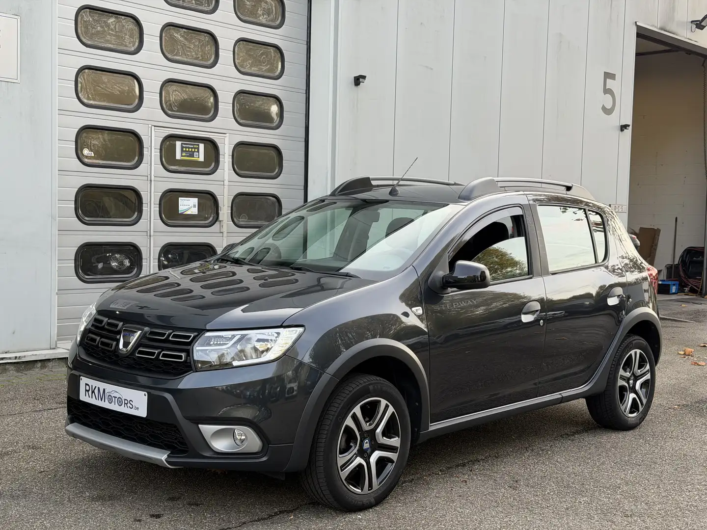 Dacia Sandero Stepway TCe 90 PRESTIGE Grau - 1