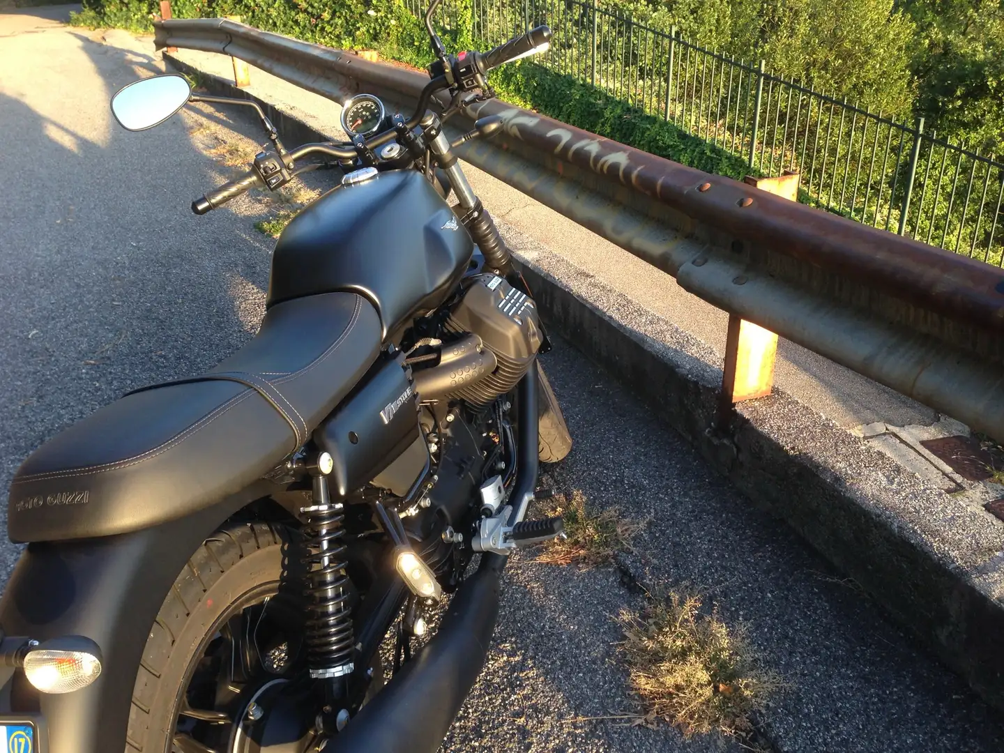 Moto Guzzi V 7 III Stone Abs Noir - 2