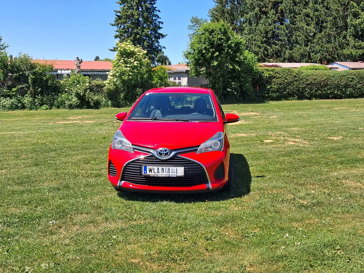 Toyota Yaris Yaris 1,0 VVT-i Edition Edition Rot - 1