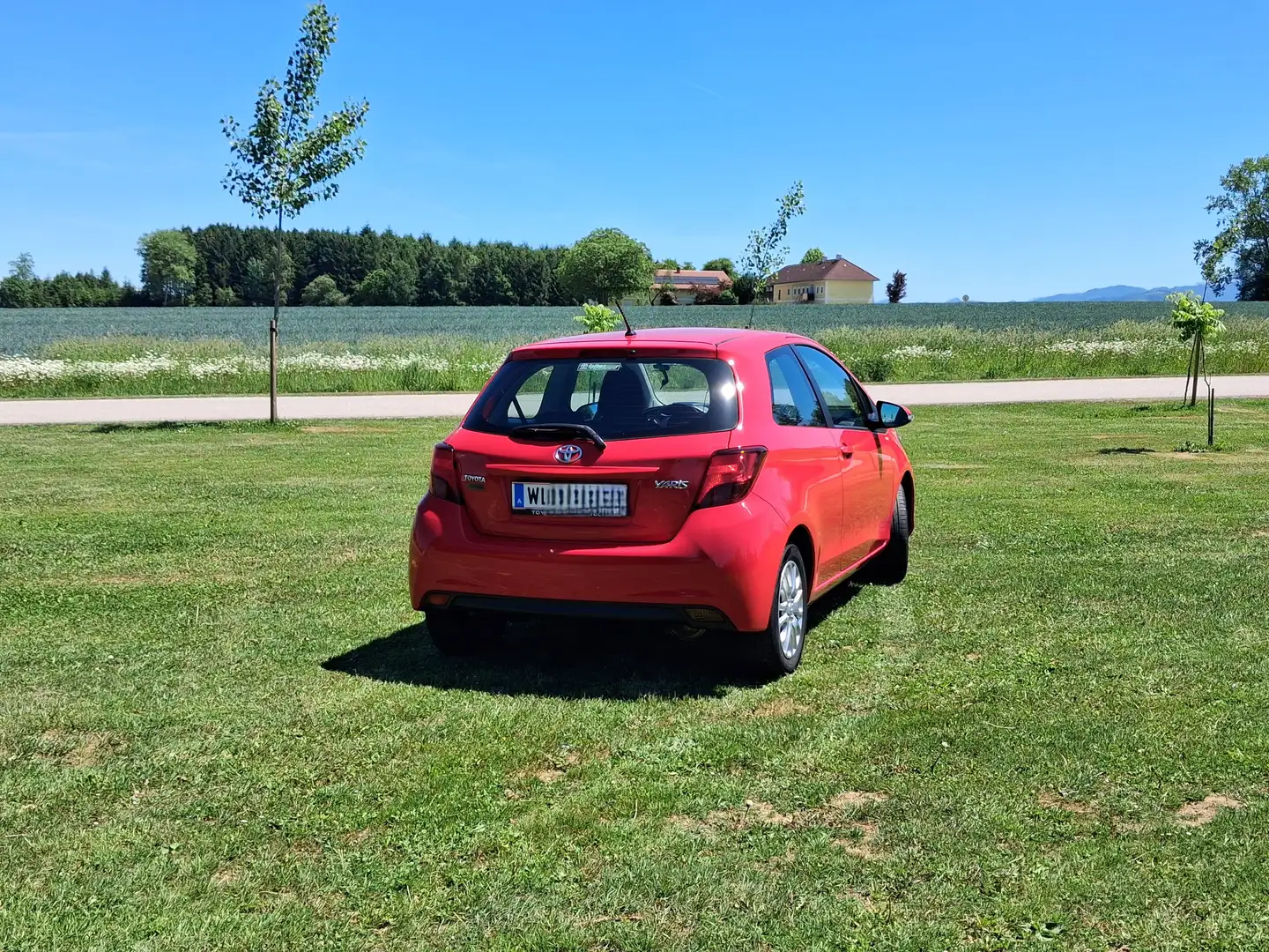 Toyota Yaris Yaris 1,0 VVT-i Edition Edition Rot - 2