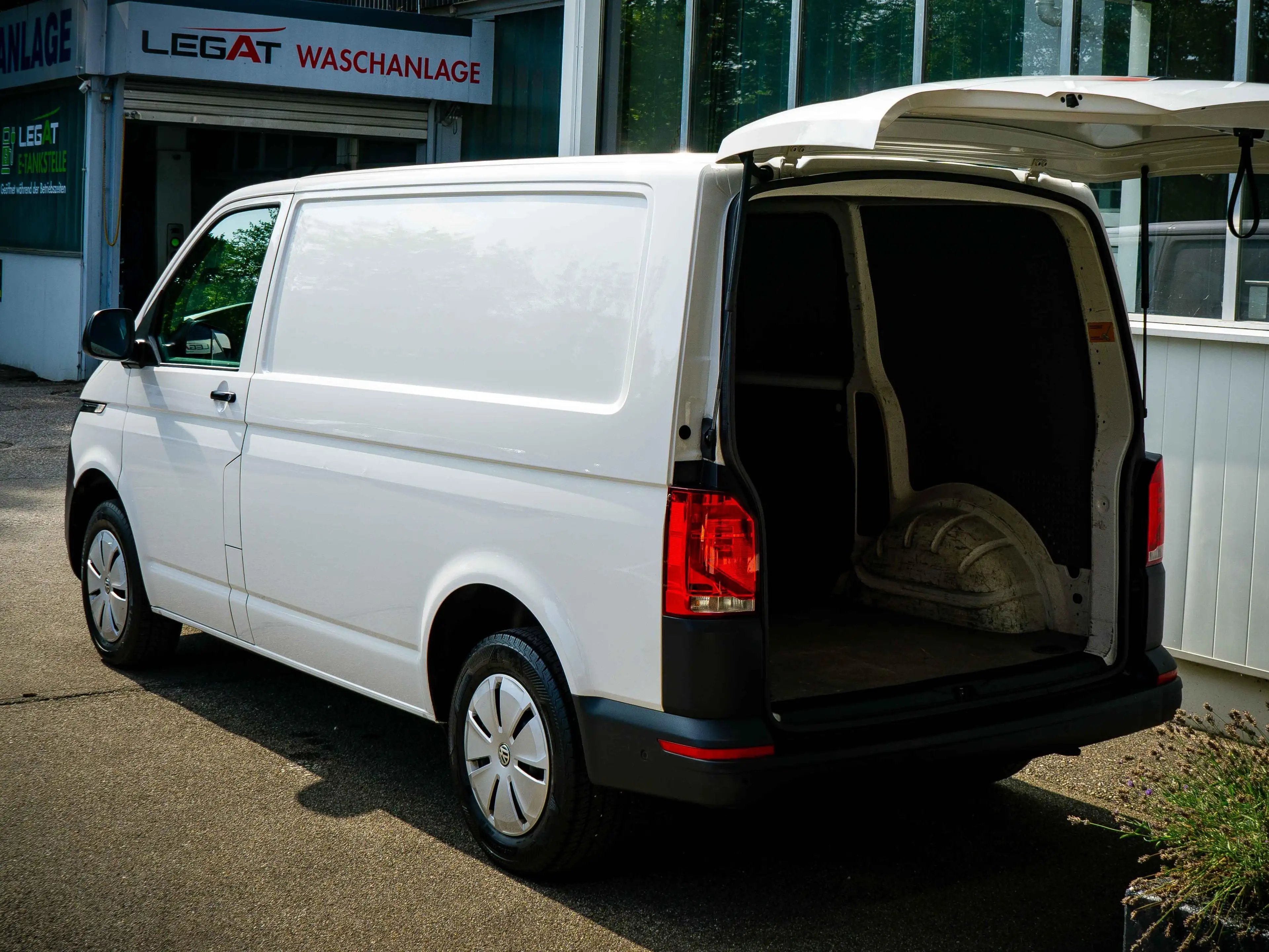Volkswagen T6.1 Transporter FWD — photo 15