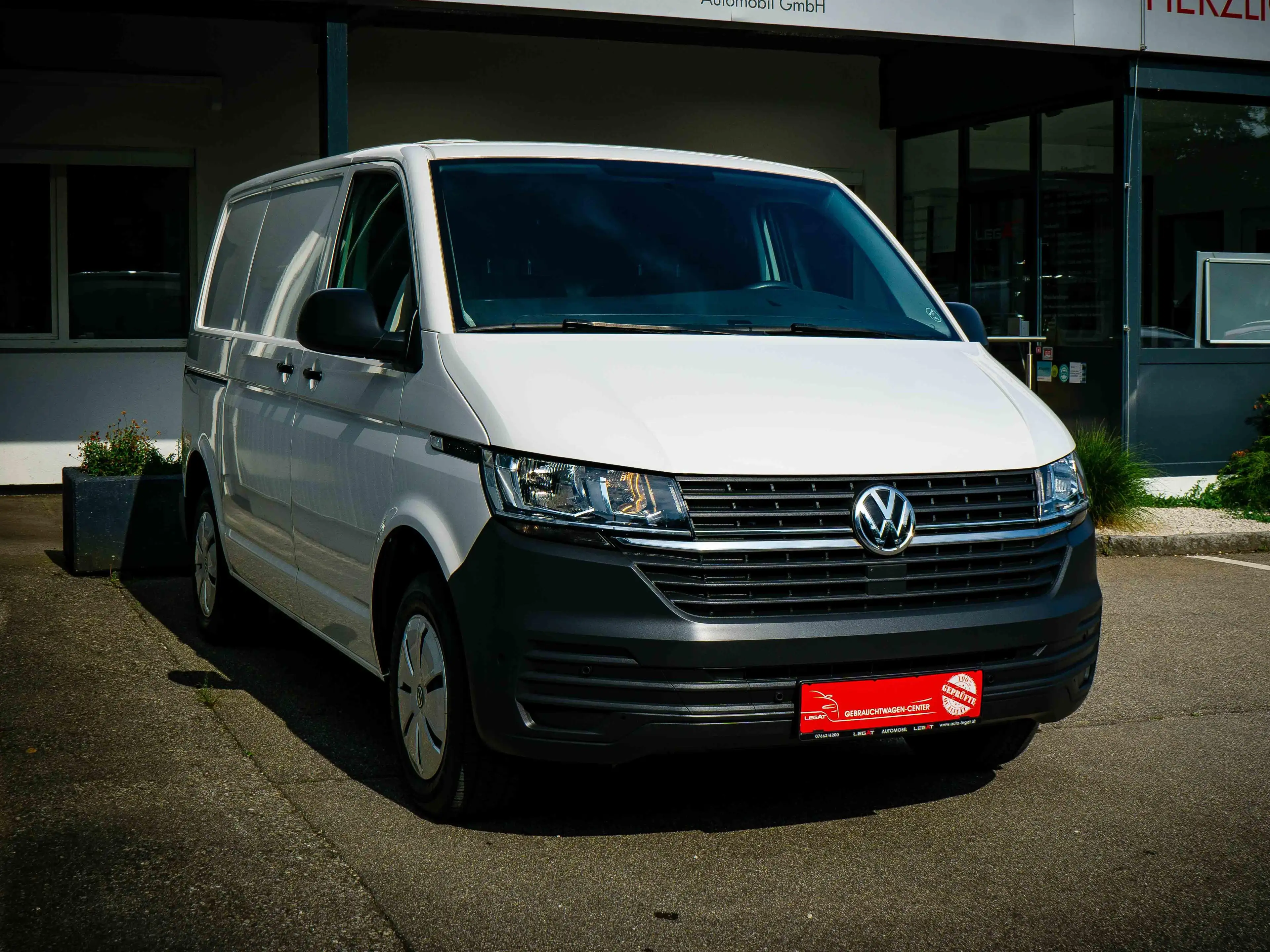 Volkswagen T6.1 Transporter FWD — photo 10
