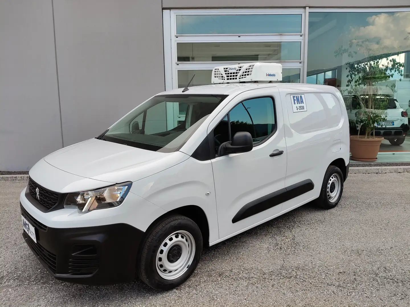 Peugeot Partner Premium Standard 100 cv FRIGO ATP FNA 0 GRADI Blanc - 2