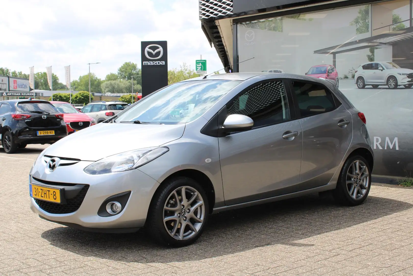 Mazda 2 1.3 Navigator GT , Trekhaak, Navi, Clima, Stoelver Grijs - 2