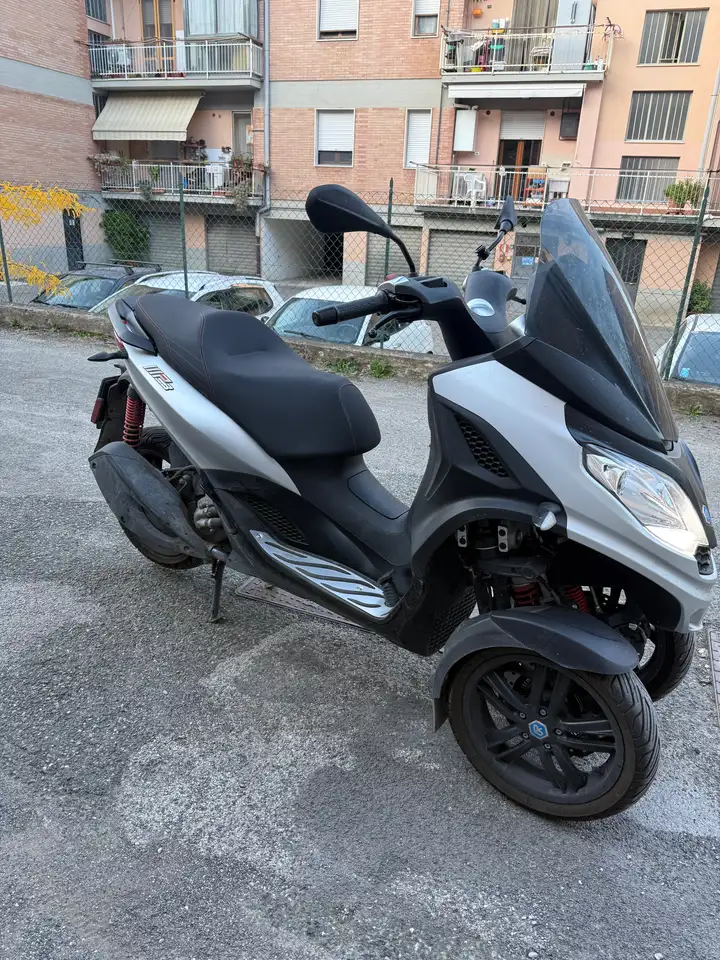Piaggio MP3 300