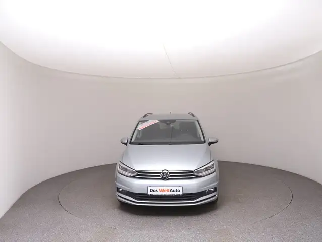Volkswagen Touran view 3