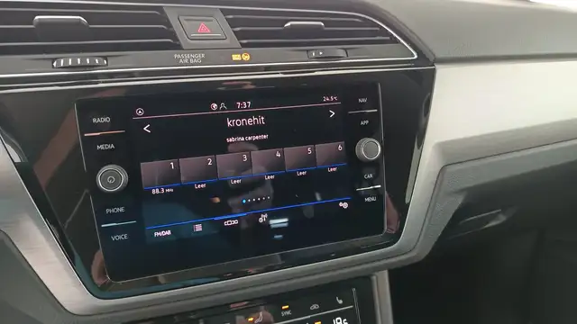 Volkswagen Touran view 8