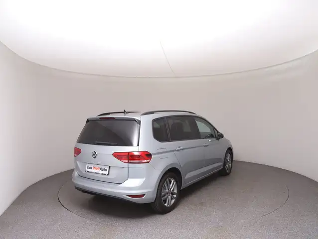 Volkswagen Touran view 4