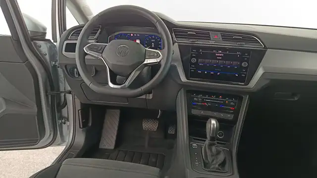 Volkswagen Touran view 12