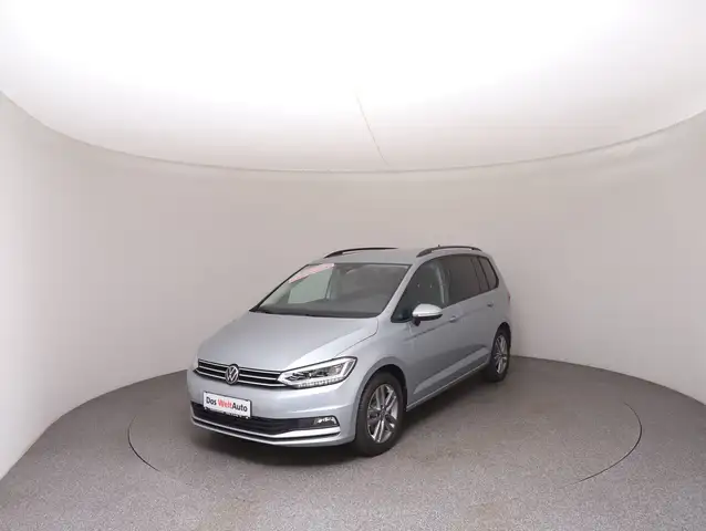 Volkswagen Touran view 2