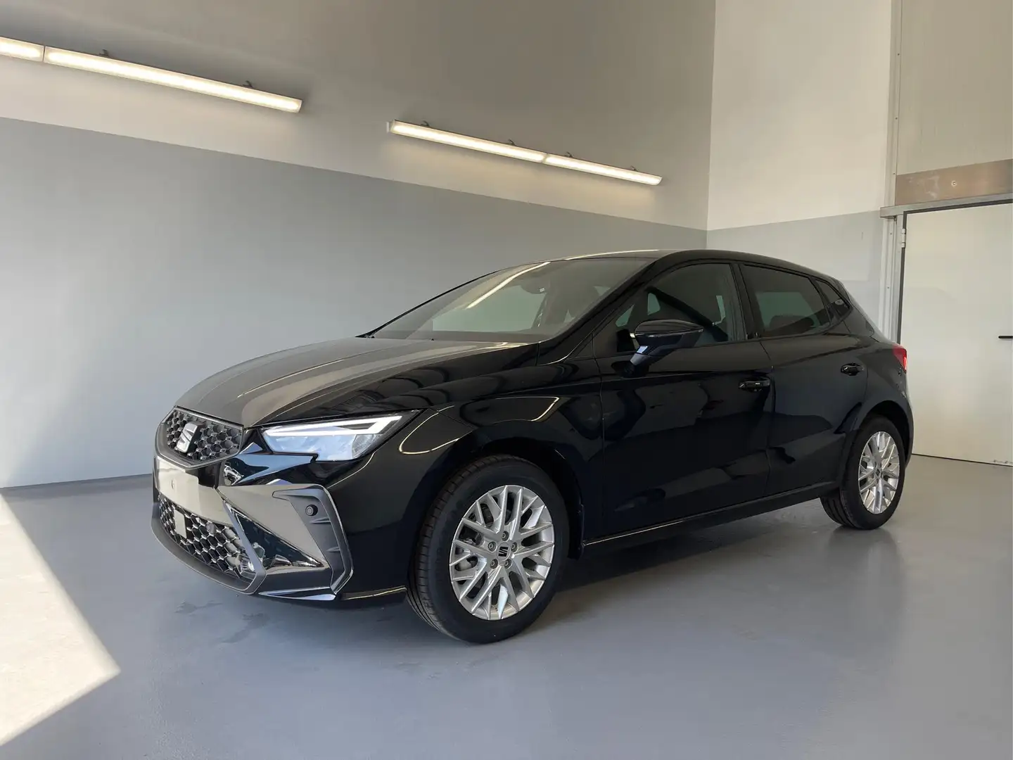 SEAT Ibiza Style 115PS Voll-LED+Kessy+PDC+Alarm+Sitzheizun... Schwarz - 1