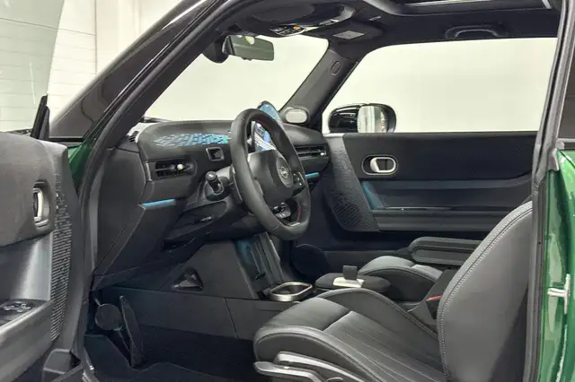 Mini Hatch view 8