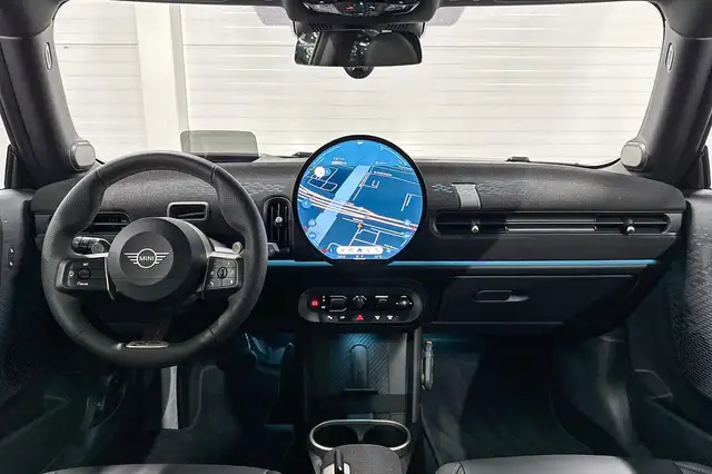 Mini Hatch view 11