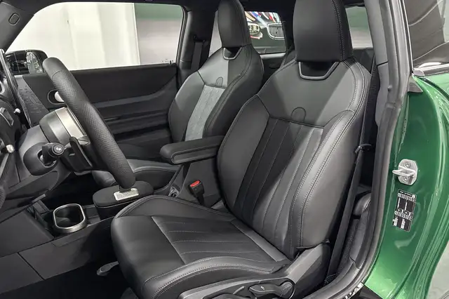 Mini Hatch view 9