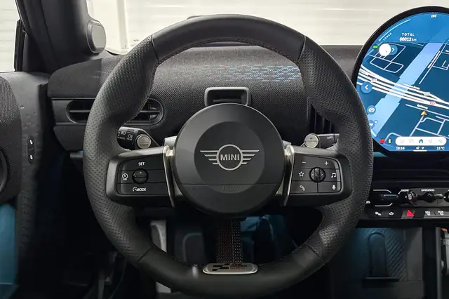 Mini Hatch view 12