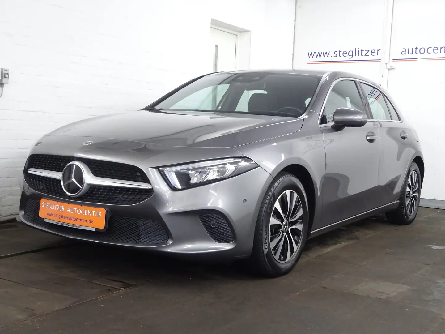 Mercedes-Benz A 200 d 4Matic Progressive 8G ACC/AHK/360°/LED/Navi Grau - 1