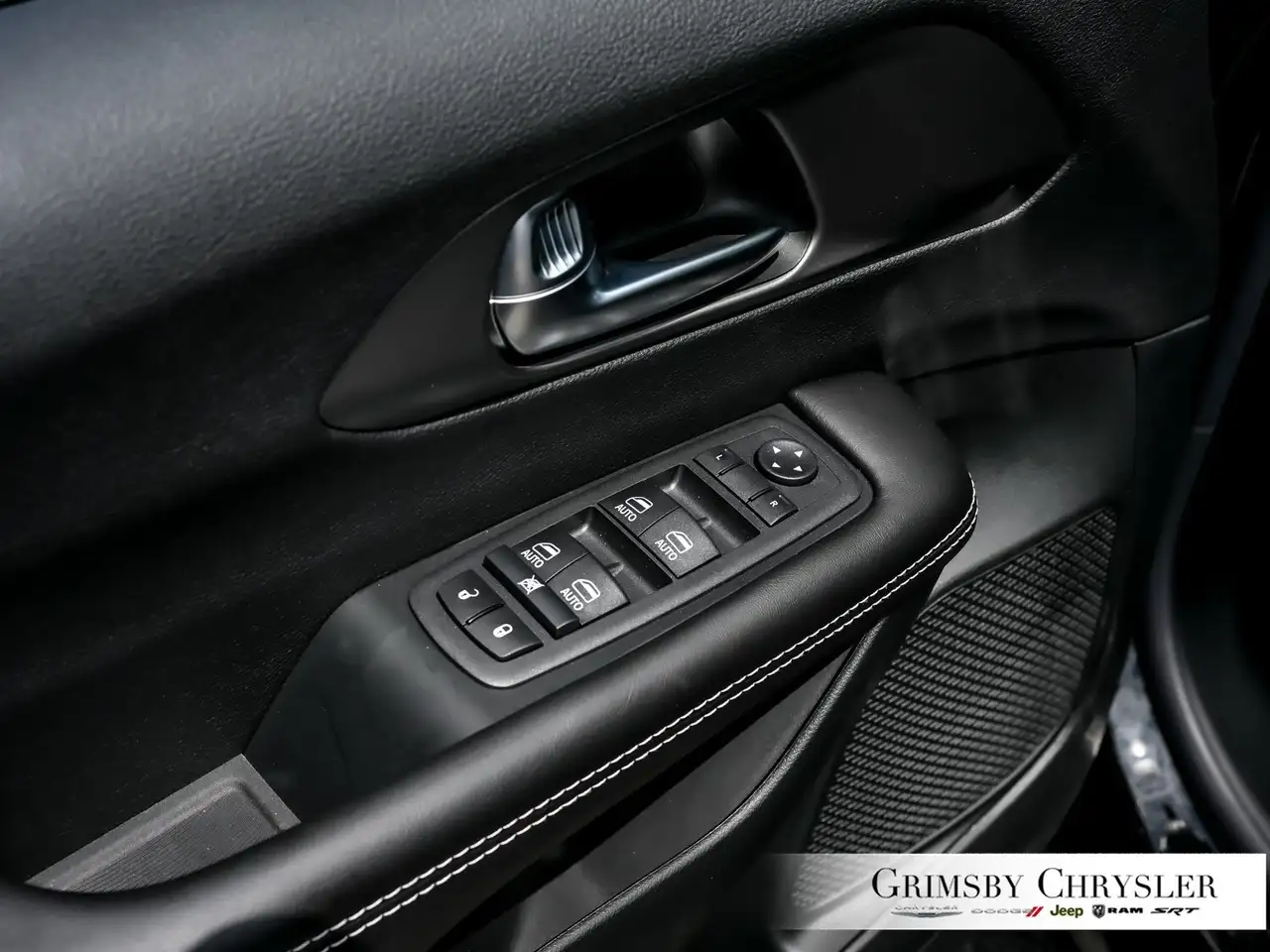 Chrysler Grand Caravan снимка Chrysler Grand Caravan