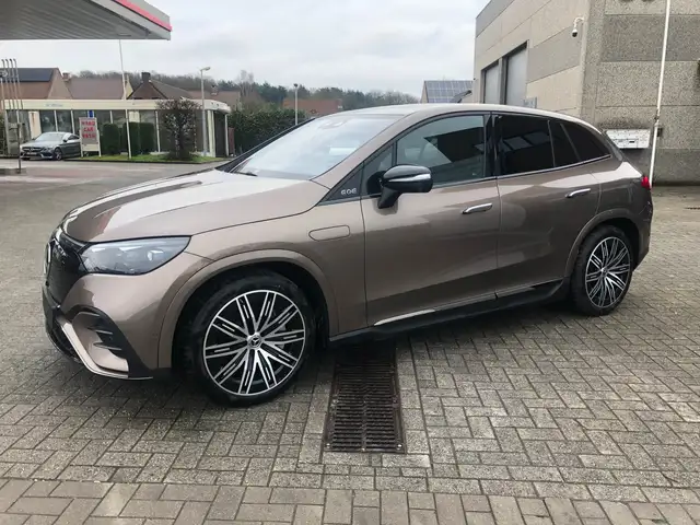 Mercedes-Benz EQE 300 EQE 300 SUV  AMG Line edtion  Airmatic Sfeerverlichting  360 ° camera  Panoramiscch schuifdak  Directiewagen