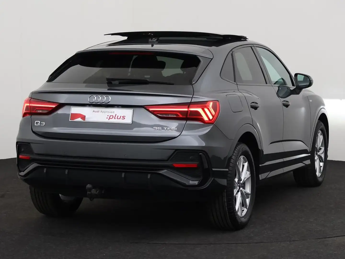 Audi Q3 Sportback S-Line 35 TFSI 150 PK S-tronic / Cruise  Grey - 2