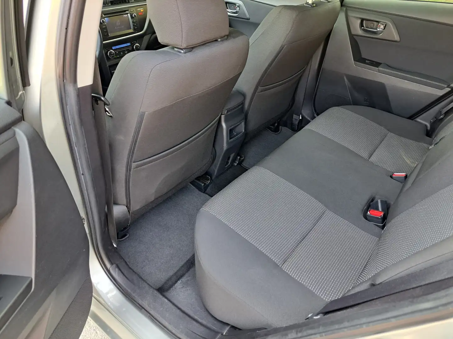 Toyota Auris 1.33 Dual-VVT-i Touring Sports Comfort - 2