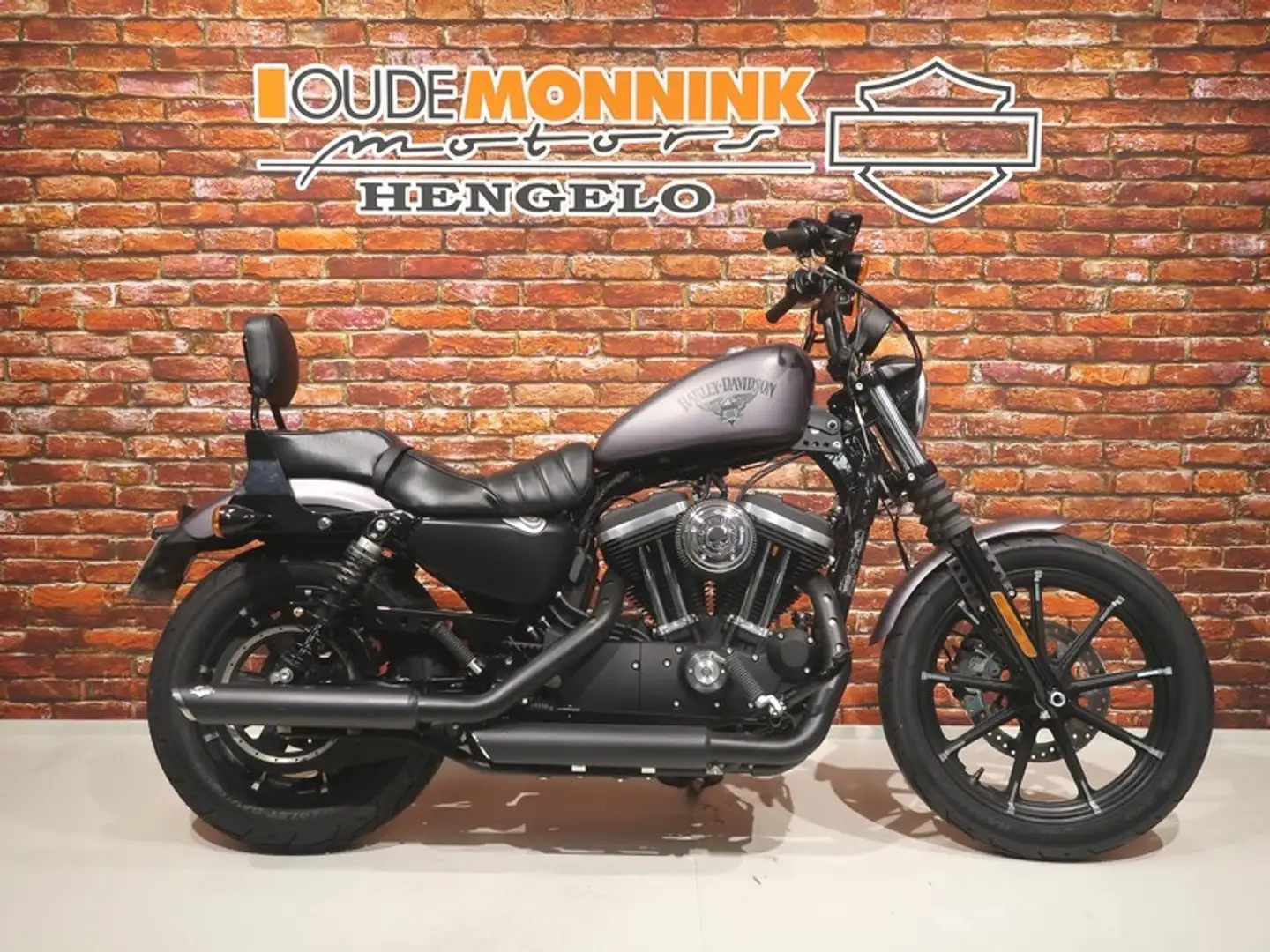 Harley-Davidson Sportster XL 883 N Iron Noir - 1