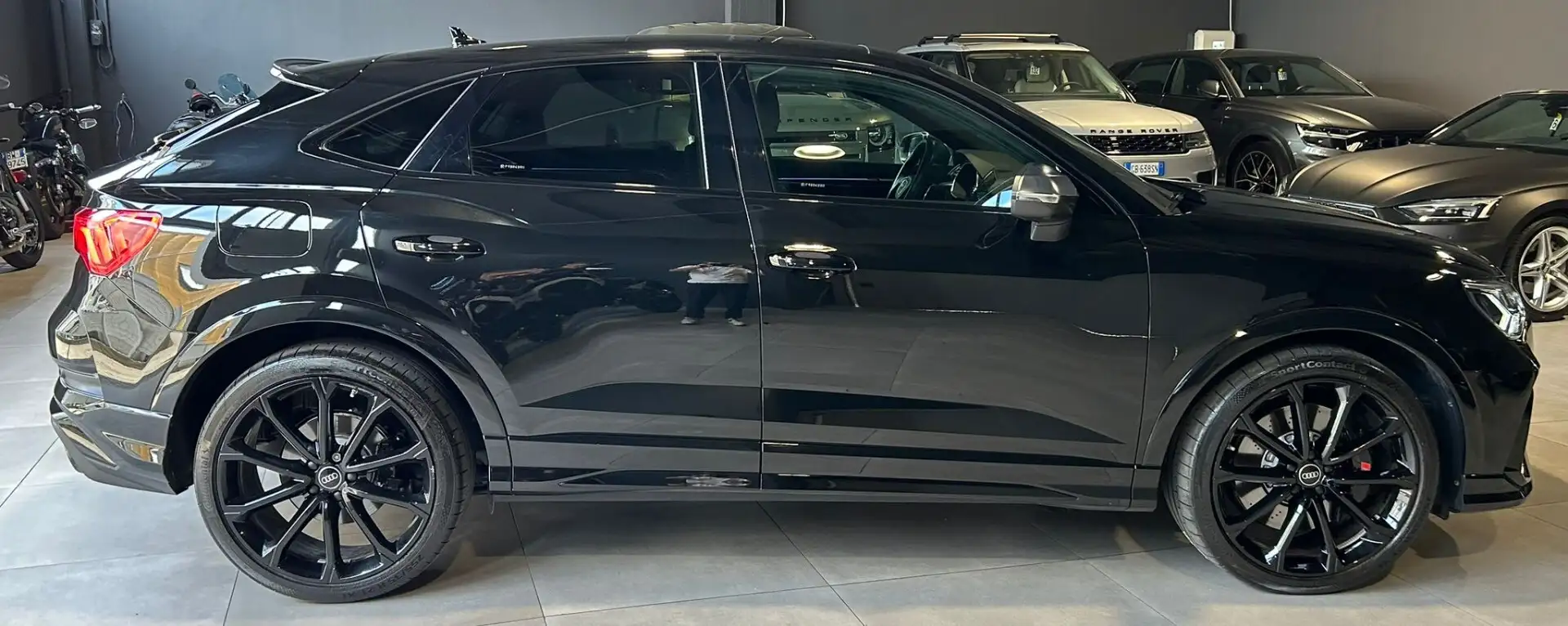 Audi Q3 Audi RS Q3 Sportback 2.5 TFSI S Line Schwarz - 2