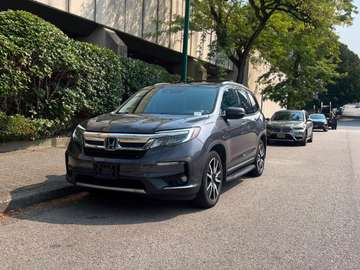 Touring 8-Passenger | SUNROOF | LOW KILOMETRES | CLEAN CARFAX