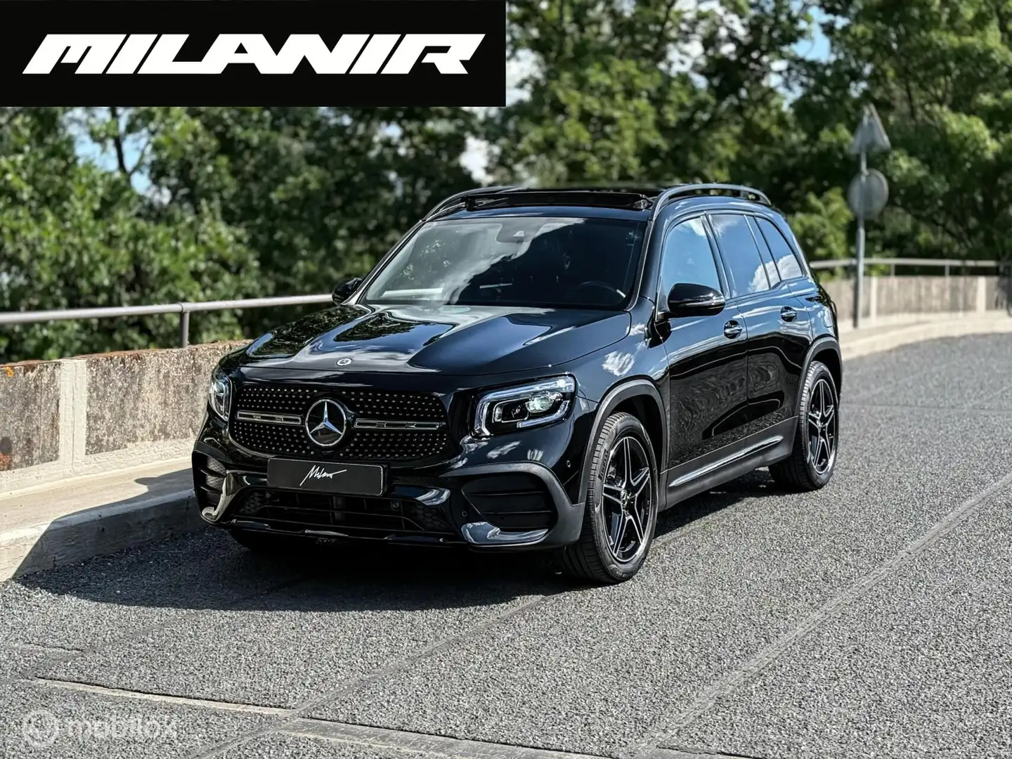 Mercedes-Benz GLB 200 4MATIC AMG Line | Pano | Sfeer | CarPlay Zwart - 1