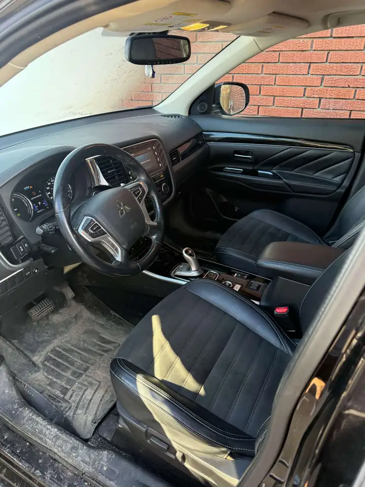 Mitsubishi Outlander снимка Mitsubishi Outlander