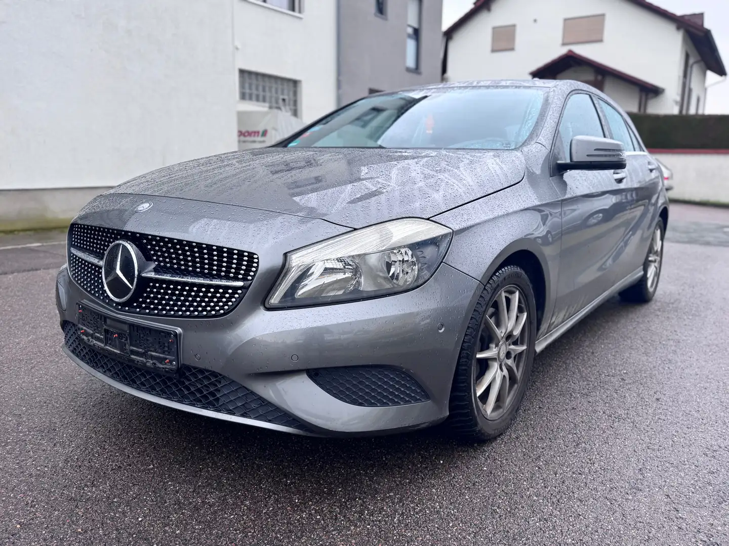 Mercedes-Benz A 200 A 200 (BlueEFFICIENCY) mit Motorproblem Grau - 1