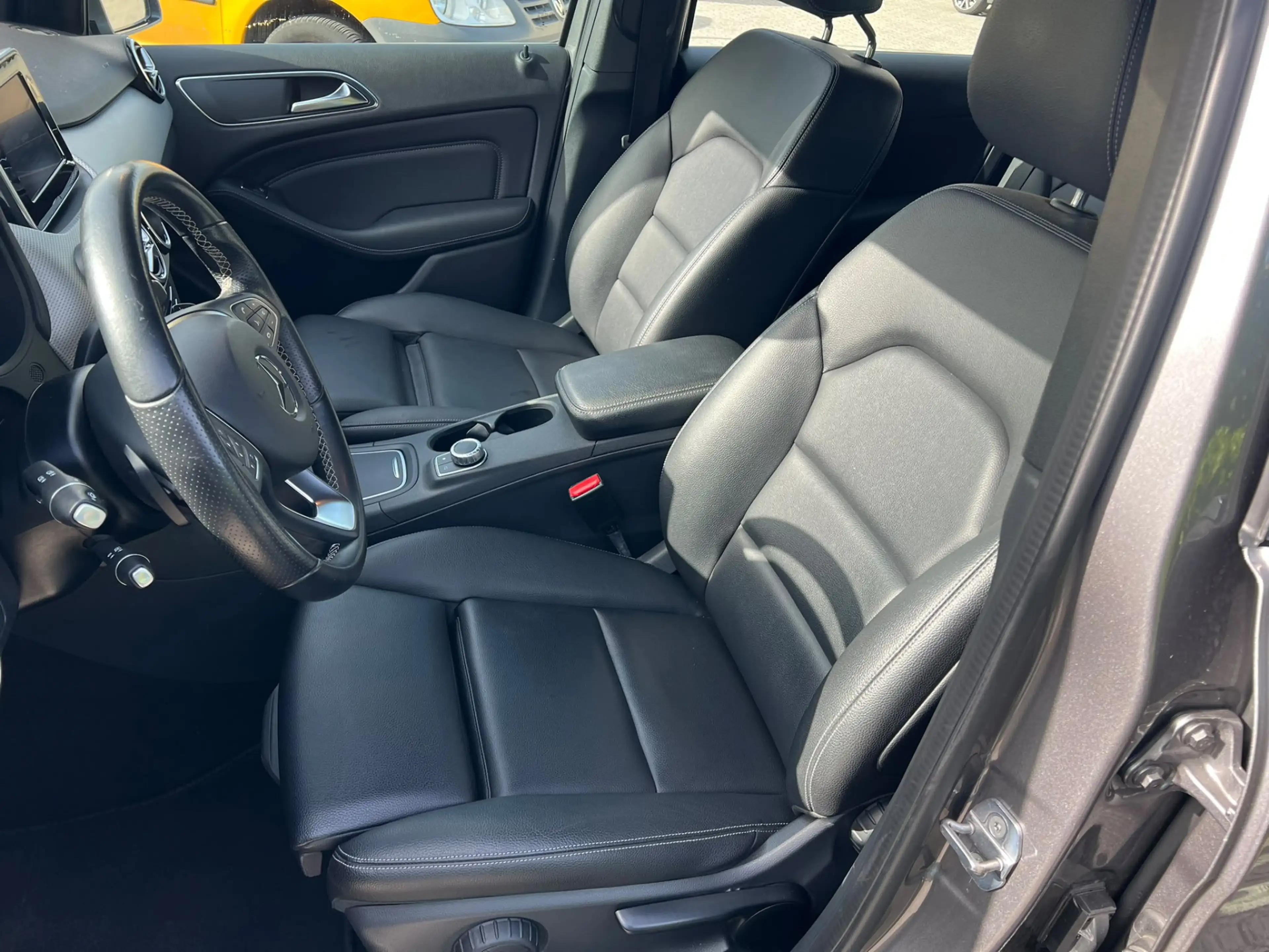 Mercedes-Benz B 180 Prestige trekhaak, camera, xenon, leer, navi, crui — photo 22
