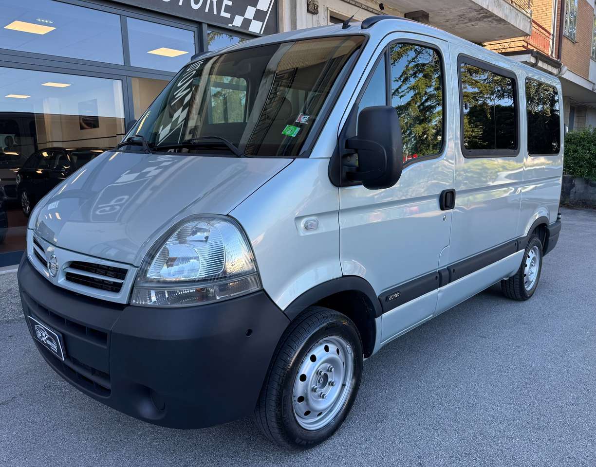 Nissan Interstar 2.5 dCI 120 CV 9 POSTI + GANCIO TRAINO