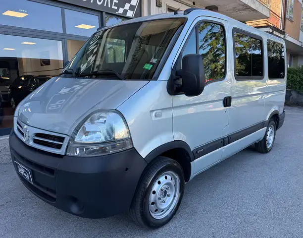 Nissan Interstar 2.5 dCI 120 CV 9 POSTI
