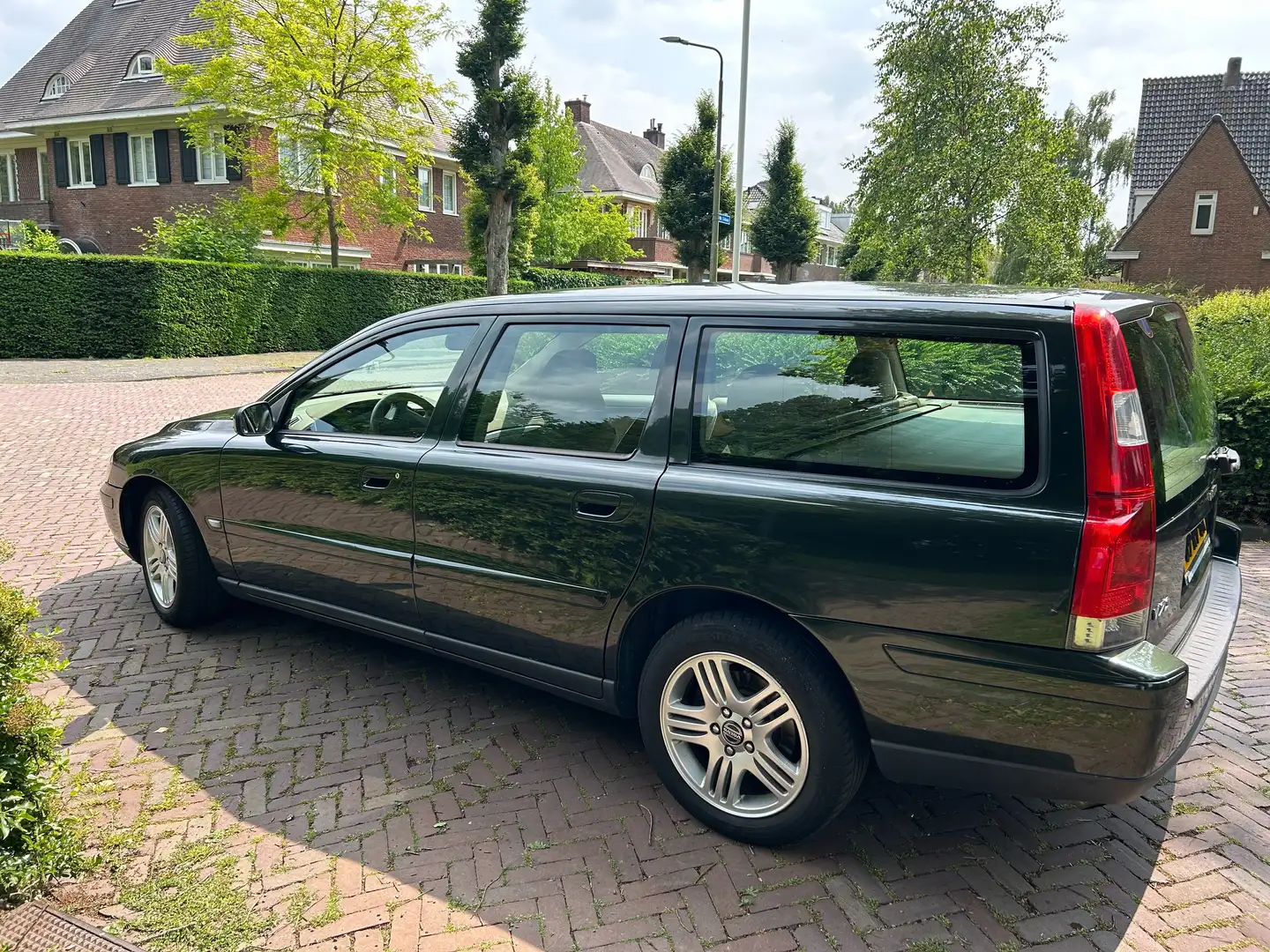 Volvo V70 V70 2.4 Momentum Groen - 2