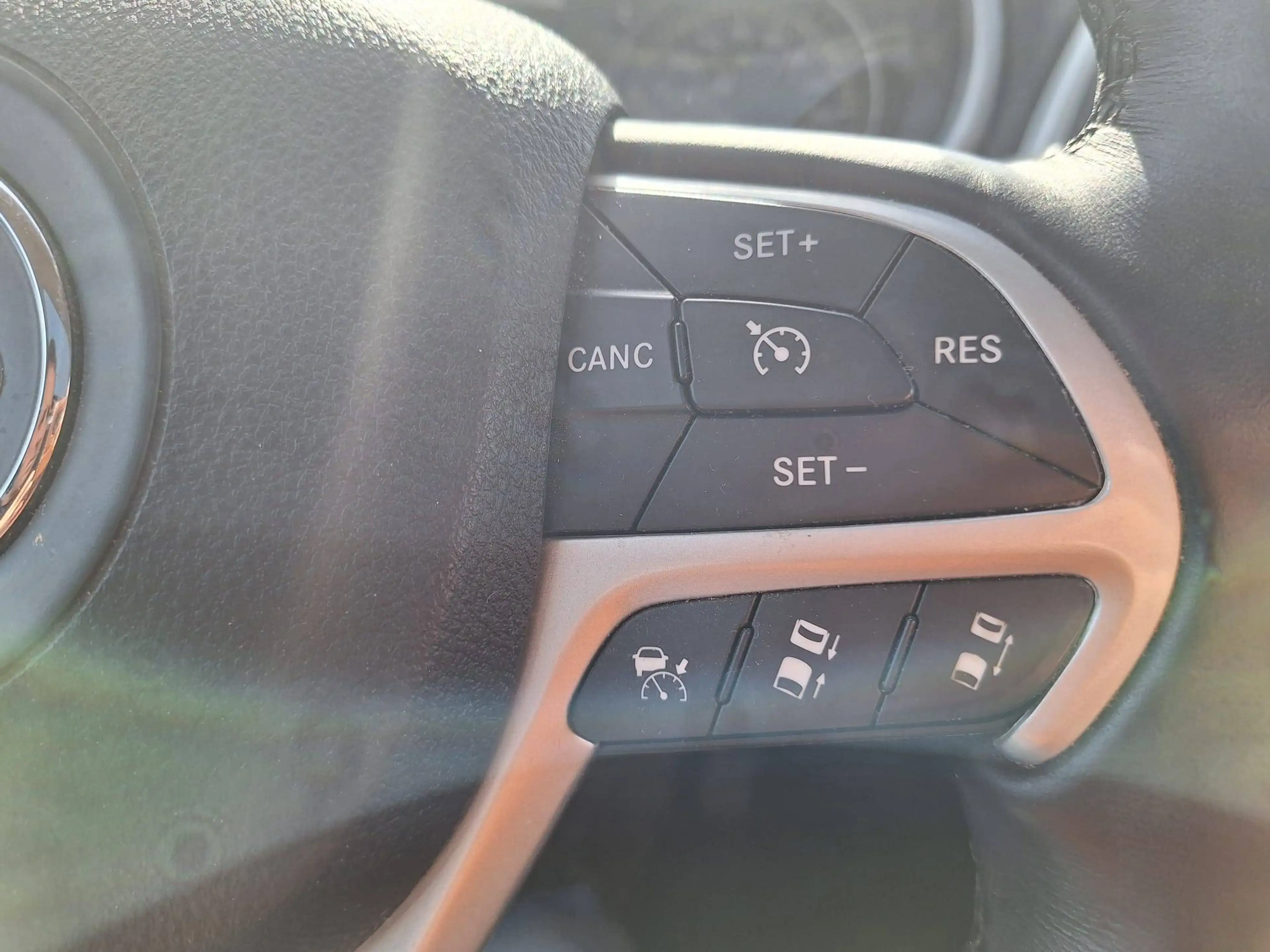 Jeep Cherokee Cherokee 2.2 MJD 4WD Overland Drive I — photo 15