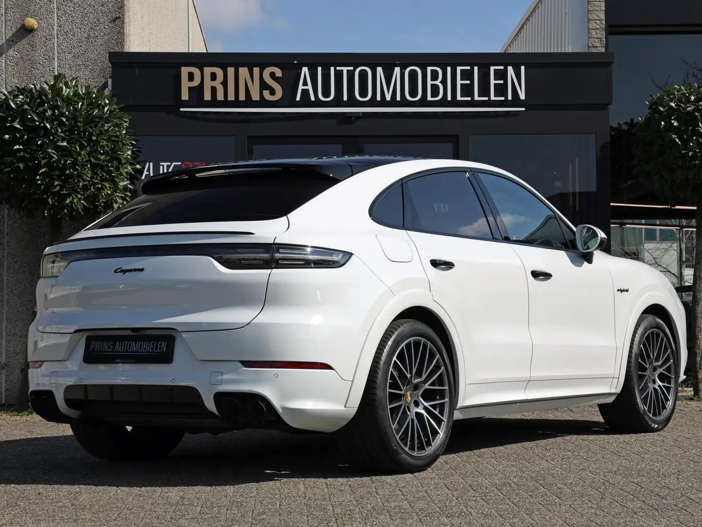 Porsche Cayenne Coupé 3.0 E-Hybrid Sport Design|Sport Chrono|Pano Blanco - 2