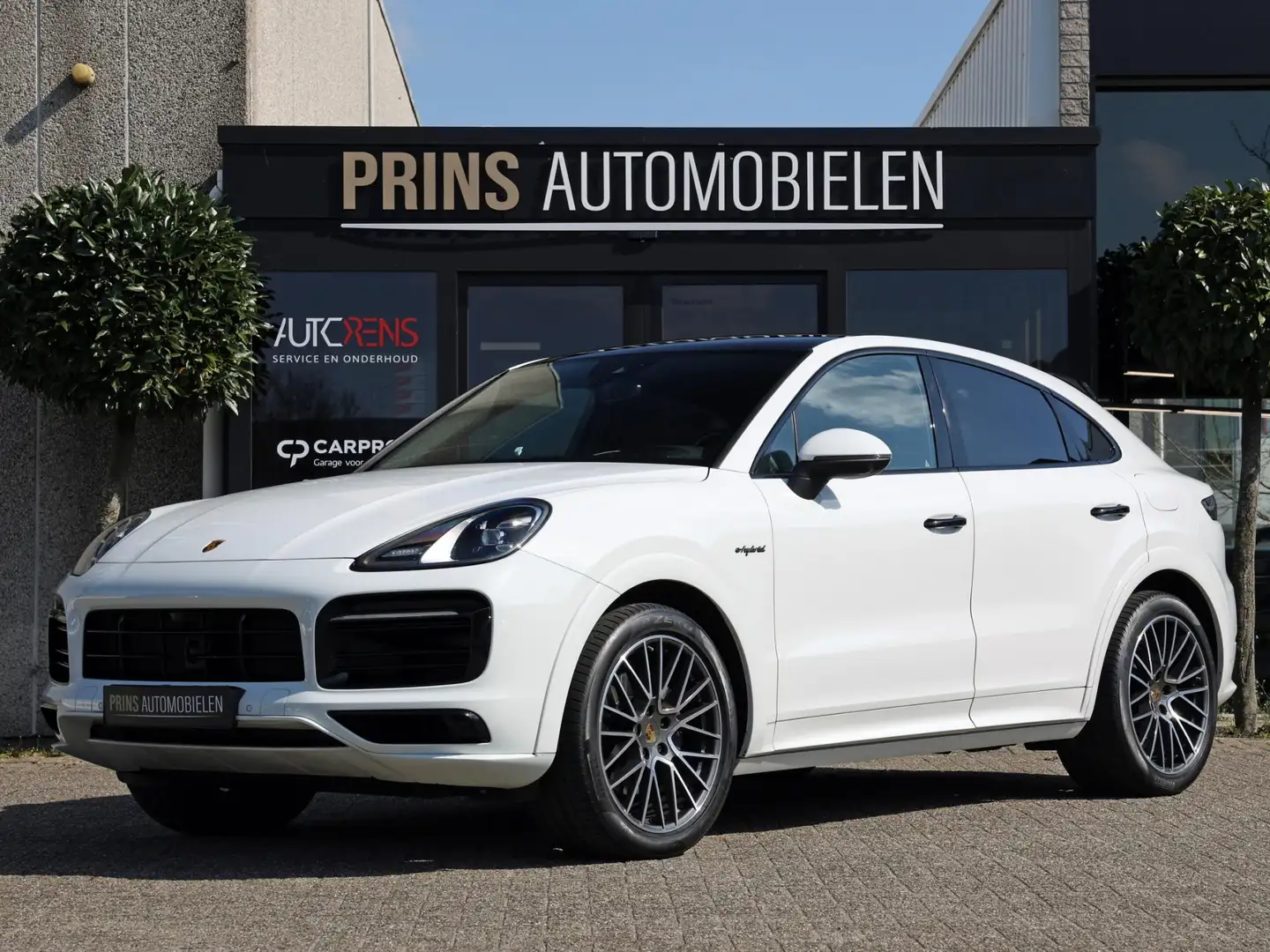 Porsche Cayenne Coupé 3.0 E-Hybrid Sport Design|Sport Chrono|Pano Blanco - 1