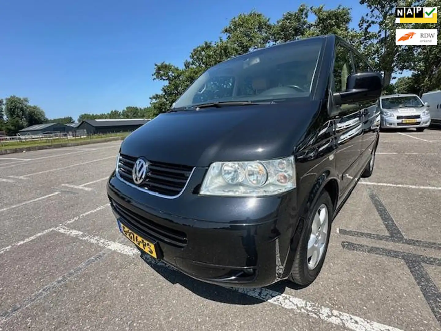 Volkswagen MULTIVAN 2500cc 174PK Automaat Highline Zwart - 1