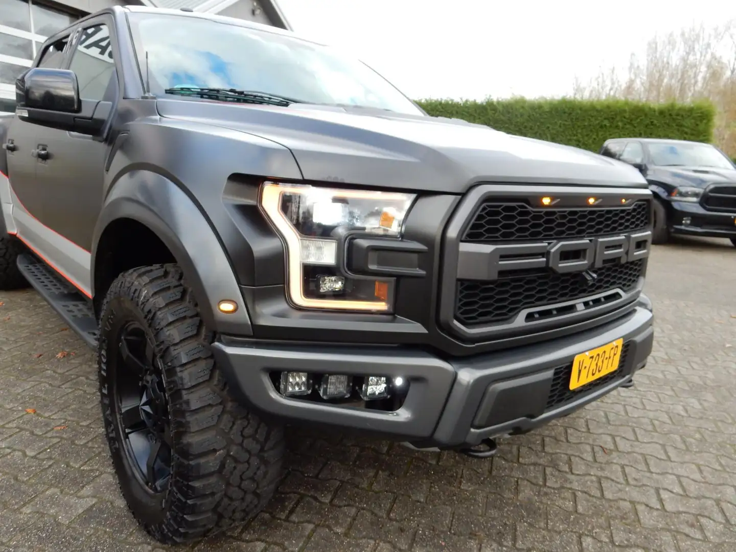 Ford F 150 RAPTOR 3.5 V6 Ecoboost SuperCrew Gris - 2