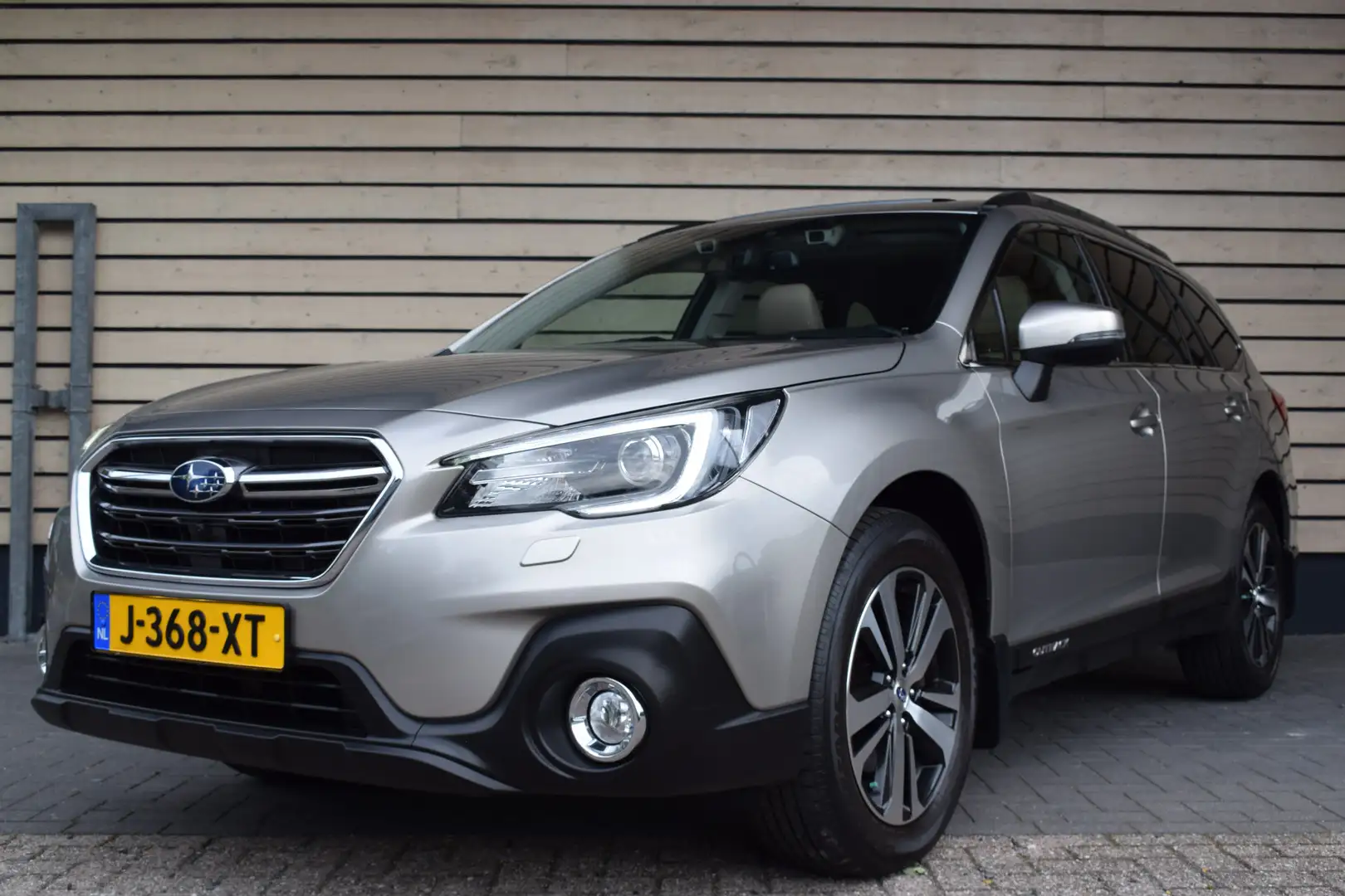 Subaru OUTBACK 2.5i Premium - Afneembare trekhaak - Dealer onderh Grijs - 2